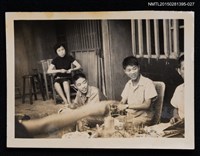 相關藏品主要名稱：琦君與學生合照1-27的藏品圖示