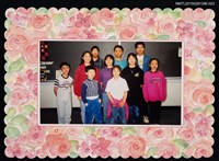 相關藏品主要名稱：龍林中文學苑琦君青少年語文獎學金優勝學生合照2-23的藏品圖示