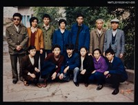 相關藏品主要名稱：琦君1990年大陸返鄉11-5(李唐基與李晝堂等人北京祭拜母親於戶外合影)的藏品圖示