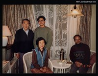 相關藏品主要名稱：琦君1992年大陸返鄉3-9(一九九二年訪問杭州、上海，琦君夫婦與友人於室內合影)的藏品圖示