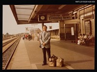 相關藏品主要名稱：李唐基於英國劍橋車站月台獨照2-59的藏品圖示