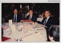 相關藏品主要名稱：琦君夫婦與李唐基友人合照（李唐基於餐廳與同鄉聚餐）的藏品圖示