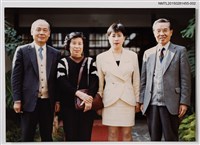 相關藏品主要名稱：琦君夫婦與劉振強合照2的藏品圖示