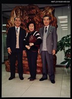相關藏品主要名稱：琦君夫婦與劉振強合照20的藏品圖示