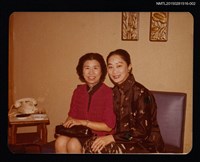 相關藏品主要名稱：琦君與影星盧燕等人合照2的藏品圖示