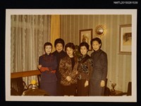 相關藏品主要名稱：琦君與邵幼軒、嚴友梅、華嚴等人合照的藏品圖示