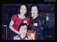 相關藏品主要名稱：琦君夫婦出席華府美國華人作家協會演講照(琦君與龔則韞等人合照)6的藏品圖示