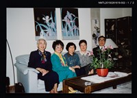 主要名稱：琦君與韓秀、簡宛、思果、吳玲瑤、劉安諾等人合照2圖檔，第2張，共4張