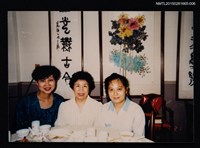相關藏品主要名稱：1989 琦君與文友餐聚合照6的藏品圖示