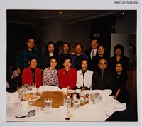 相關藏品主要名稱：龔則韞、程明琤、譚煥瑛與朱婉清、美華作家協會成員合照的藏品圖示
