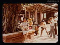 相關藏品主要名稱：琦君夫婦與齊邦媛、詹悟、丁貞婉等人合照（琦君獨照）13的藏品圖示