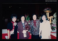 相關藏品主要名稱：琦君與文友出席第一屆世界華文作家大會之合影5的藏品圖示