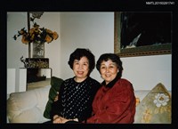 相關藏品主要名稱：琦君與殷張蘭熙合照的藏品圖示