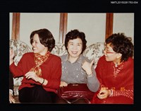相關藏品主要名稱：琦君與蔡文甫全家合照4（琦君與應平書、鄧佩瑜合照）的藏品圖示