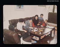 相關藏品主要名稱：琦君與蔡文甫全家餐聚合照4的藏品圖示