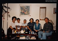 相關藏品主要名稱：琦君夫婦與詹悟家族等人合照的藏品圖示