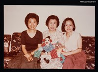相關藏品主要名稱：琦君與鄧佩瑜等人合照的藏品圖示