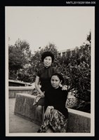 相關藏品主要名稱：琦君與友人蘭生及其家人合照1-6的藏品圖示