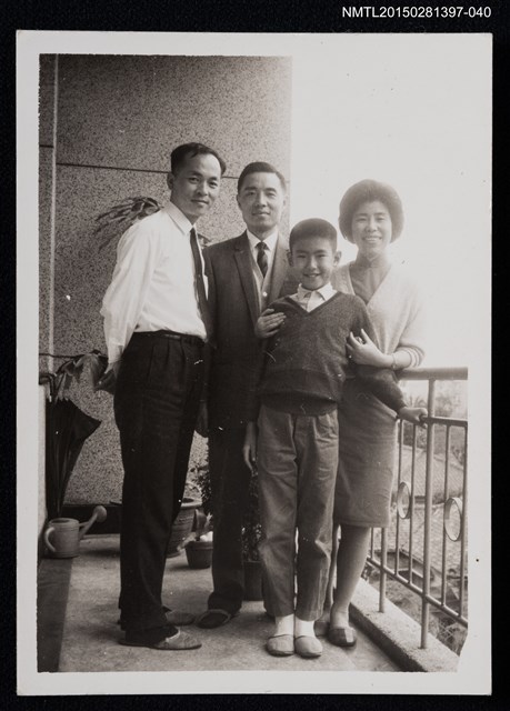主要名稱：琦君一家人與友人合照1-40圖檔，第1張，共1張