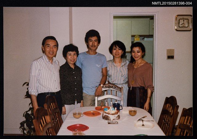 主要名稱：李一楠夫婦與琦君夫婦於家中慶生會合照2-4圖檔，第1張，共1張