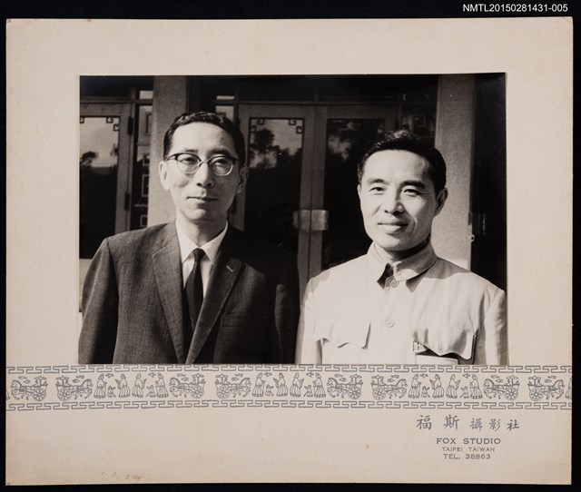 主要名稱：李唐基革命實踐研究院照片（與友人合照，大張）圖檔，第1張，共1張