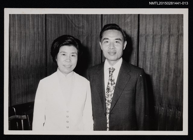 主要名稱：琦君領獎活動照13(第二次1970年慶祝會琦君夫婦合照)圖檔，第1張，共1張