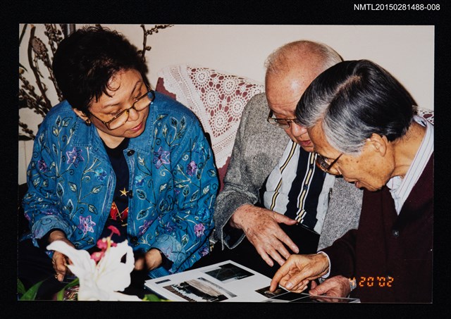 主要名稱：琦君夫婦與北美友人合照（琦君夫婦與戴潮聲夫婦合照）8圖檔，第1張，共2張