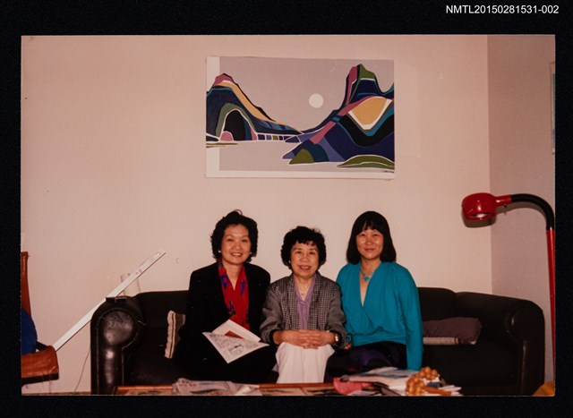 主要名稱：琦君出席第一屆海外華文女作家聯誼會照（琦君與簡宛等人合照）2圖檔，第1張，共1張