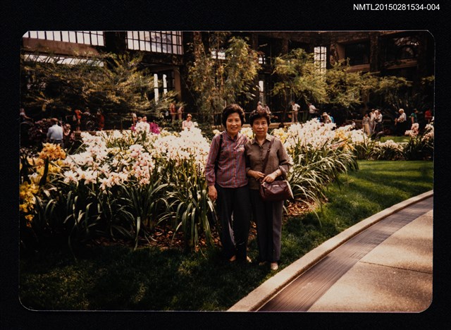 主要名稱：琦君夫婦與友人王臨冬夫婦合照（琦君與友人王臨冬合照）4圖檔，第1張，共1張