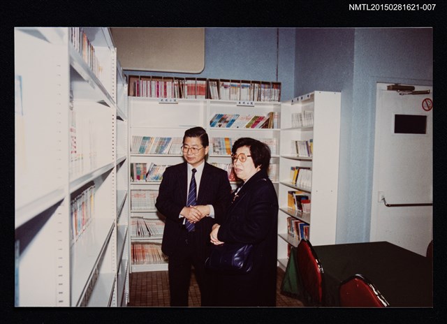 主要名稱：琦君夫婦出席巴黎文藝座談會與友人合照7圖檔，第1張，共1張