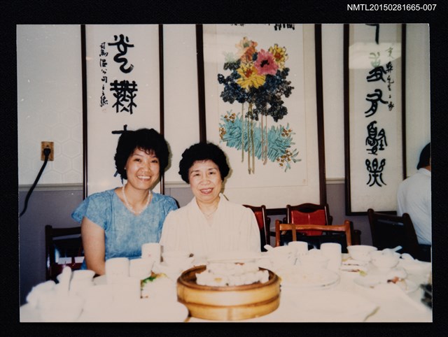 主要名稱：1989 琦君與文友餐聚合照7圖檔，第1張，共1張