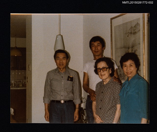 主要名稱：琦君夫婦與沉櫻等人合照2圖檔，第1張，共2張