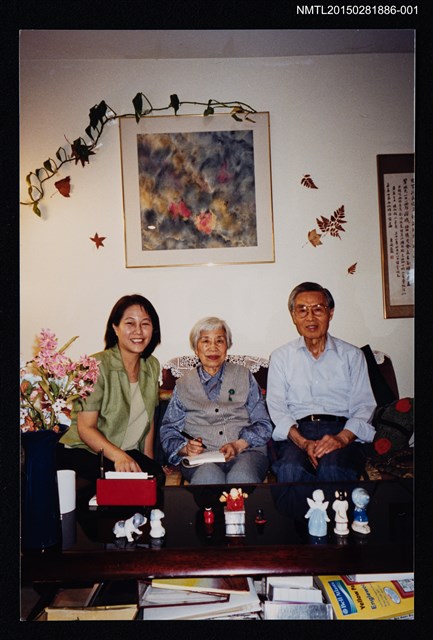 主要名稱：琦君夫婦與廖玉蕙合照(琦君夫婦與廖玉蕙合照)1圖檔，第1張，共1張