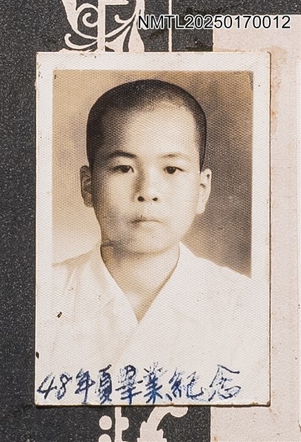 主要名稱：呂芳甫民國48年夏畢業紀念獨照/其他-劃一題名：呂赫若家族相簿圖檔，第1張，共1張