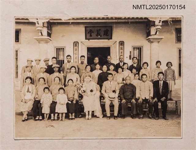 主要名稱：呂赫若、林雪絨結婚家族合影/其他-劃一題名：呂赫若家族相簿圖檔，第1張，共1張