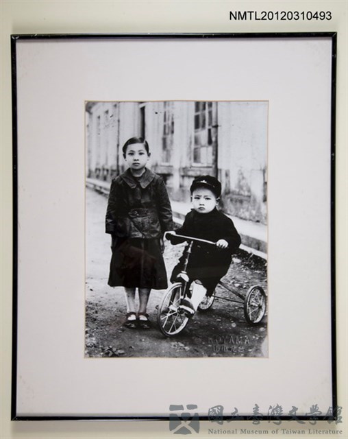 主要名稱：鍾肇政與姐姐於木柵公學校合照（1928）的藏品圖