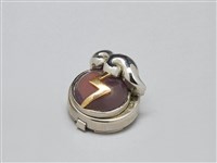 風馳電掣--項鍊、胸針、袖釦的圖片