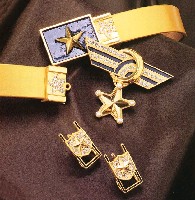 軍裝時尚--腰帶、胸針、袖扣的圖片
