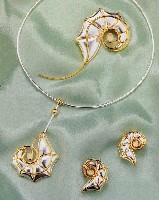 螺--項圈、胸針、耳環藏品圖，第1張