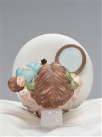 女/抱人形（洗滌）藏品圖，第8張