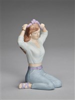 休閒少女系列：綁蝴蝶結的圖片