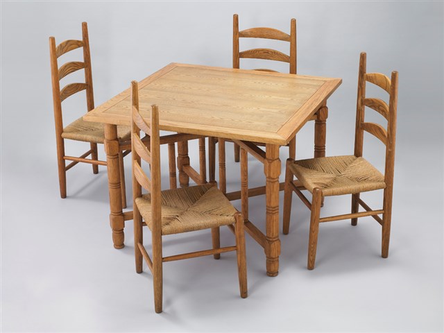 木製餐桌椅組