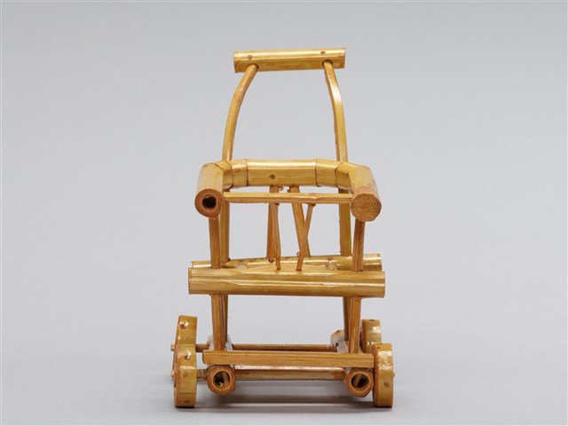 迷你竹家具－兒童車椅(有輪子)的圖片