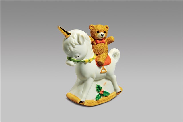 獨角獸載小熊的圖片