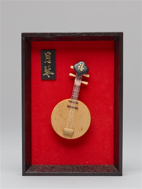 中國古樂器飾瓶三泫