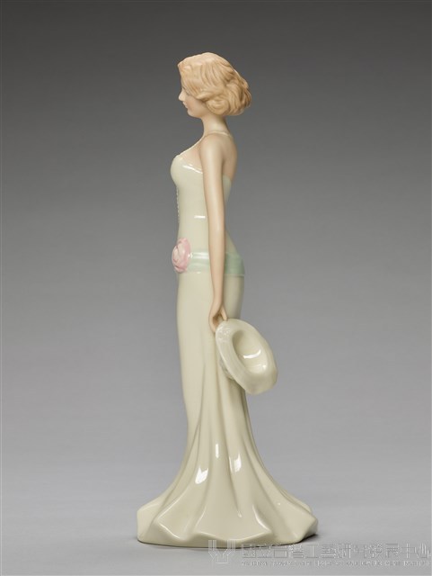穿魚尾裙短髮仕女藏品圖，第4張