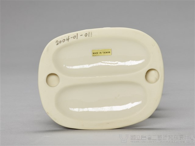 穿連身長洋裝與風衣溜狗仕女藏品圖，第8張