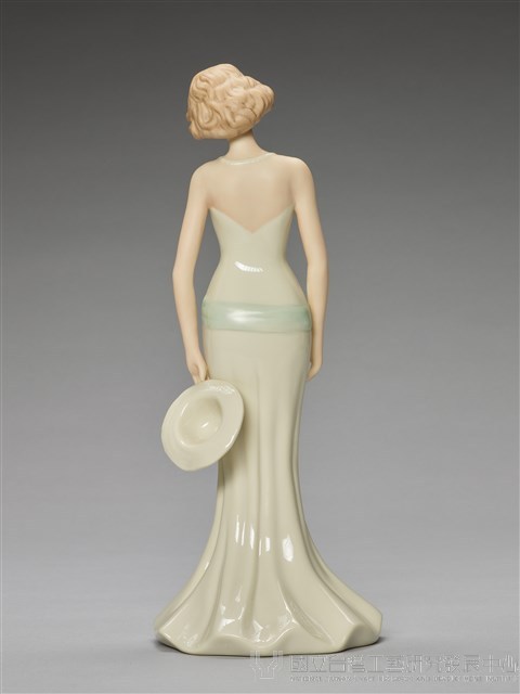 穿魚尾裙短髮仕女藏品圖，第5張