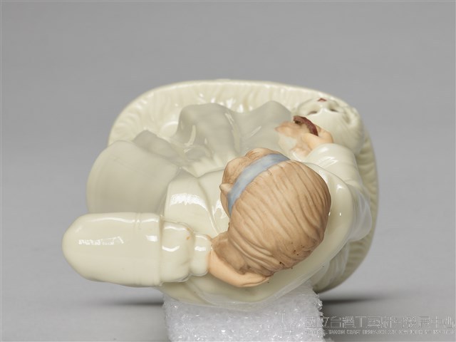 穿連身長洋裝與風衣溜狗仕女藏品圖，第7張