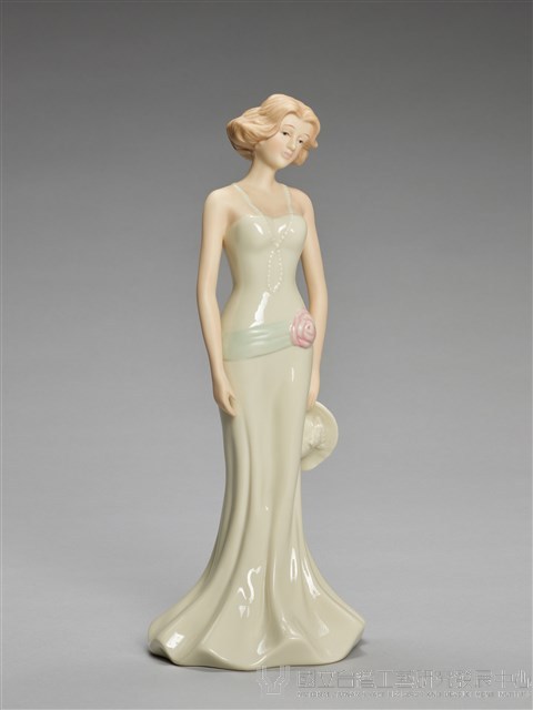 穿魚尾裙短髮仕女藏品圖，第1張
